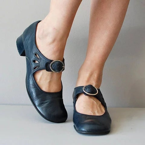 Retro French Low-heeled Buckled Pumps